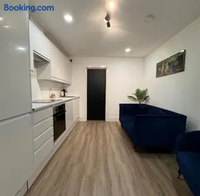 Malthouse Court 1 Bed Apartment in Reading - Image 2