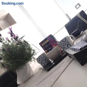 Sweet Holiday Home - Image 1