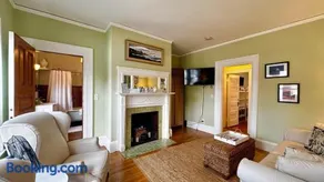 Commanders Cabin, quaint apt steps to downtown - Image 4