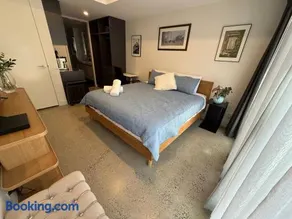 Anzac Park Guest Suite - Image 4