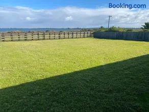 Waterfront Home with stunning views - Image 2