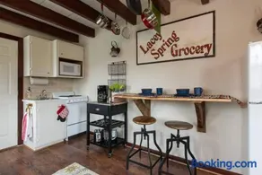 Cozy Tinyhouse Jmudowntown Fire Pit Yard - Image 5
