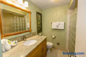 Kaleialoha 413- Remodeled Top floor and direct oceanfront views - Image 2