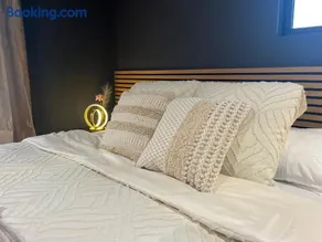 L'élégance - Suite Romantique - Jacuzzi Privatif - Image 3