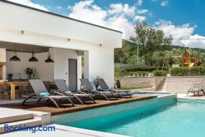 Luxurious Villa Laurea near Labin with Pool, Sauna & Sea View - Image 2