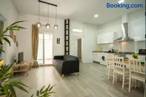 Luminoso Apartamento Familiar y Patio Privado - Image 2