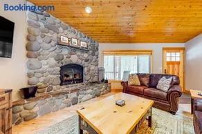 Dog-friendly home with central AC fireplace WiFi washer&dryer - Image 5