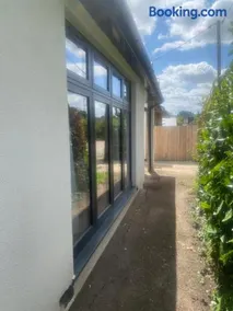 Two double bedroom self contained Retreat - Image 4