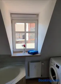 Gemütliche Dachwohnung mit oder ohne Dampfsauna mit Dachterrasse nebeneinander - Image 2