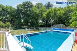 Lrge 5 BR 9 Beds Near DC-Pool, Hot Tub, Gym, Game Rm, Fire Pit - Image 3