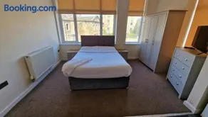Spacious 3 Bed Apartment in Halifax Centre - Image 1