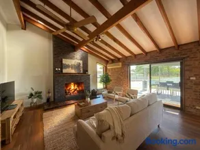 Nowra South Coast Hideaway - 4BR Pool and Fireplace - Image 1