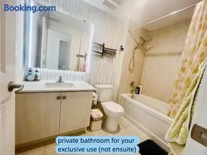 Cozy room in Smart Home with Private Bath near Wonderland, central Richmond Hill, home made Breakfast options - Image 2