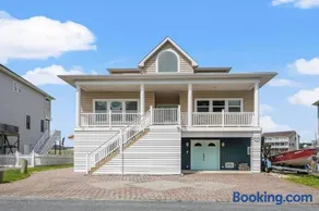 Diving Duck - Waterfront home w Hot tub & Boat dock & King Bed - Image 2
