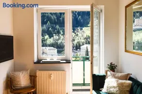 Brand-new, central apartment w/ VIEWS - Image 1