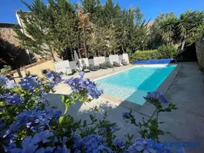 Velezia Guesthouse - Image 2