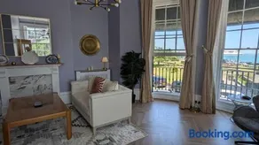 Grand Victorian Apartment with Sea Views & Balcony, Sleeps 5 - Image 2