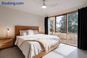 Bayview on Hill - Pet friendly - Woodfire - Image 1
