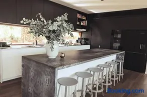 The Horned Cow - award winning luxe semi-rural house 10mins from Orange - Image 3