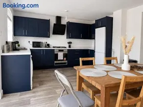 Winchester House Bedford - Parking, Garden, 9 mins to Universal - Image 4