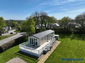 Luxury 2 Bed Holiday Home - Image 3