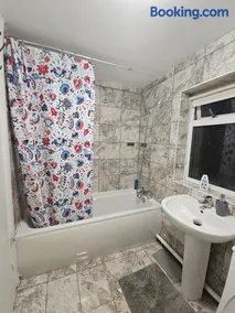 City Stay in Nottingham - Double Room - Image 2