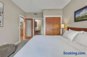 Sunset Ridge - Luxurious Corner Condo - Spectacular Mt Views with open Pool! - Image 3
