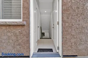 Cozy Ancaster Hamilton Apartment - Image 2