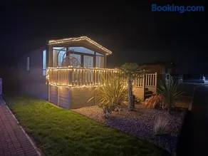 7b Oakwood village - Image 3
