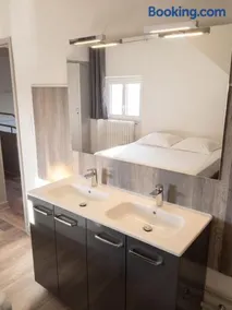 Maison spacieuse à Montsalvy avec grand jardin et terrasse - Image 3