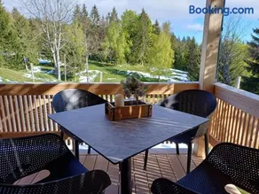 Nature Getaway with Wooden Soaking Hot Tub - Image 2