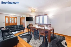 St Paul 5BR for 10 - Private Yard Near Golf - Image 3