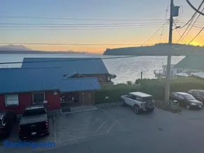 Bayside Inn - Image 4