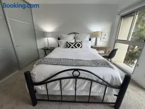 Bohemian Charm Parking Included with Scenic view - Image 1