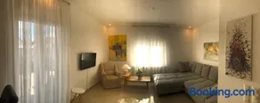 Exclusive Airport Apartment - Image 4