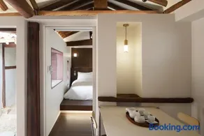 Luxury Hanok Stay Elegance - Image 5