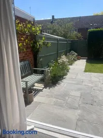 Comfortable Quiet Room in shared 3 bedroom hse Centre - Image 4