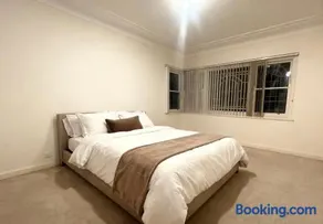 Quiet Guest Room in Burwood - Image 4