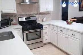 Family getaway 3 BR 2 Bath home in Lomita, CA. - Image 3