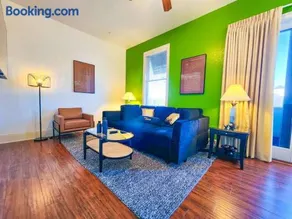 30A Inn & Suites Uptown King Suite - Image 3