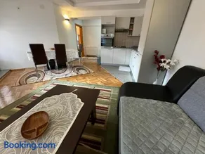 Golden Lilly Apartment - Image 3