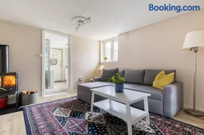 Mountain view Apartment near Oslo: bedroom, lounge, kitchen and bathroom. Flat in Rykkinn - Image 4