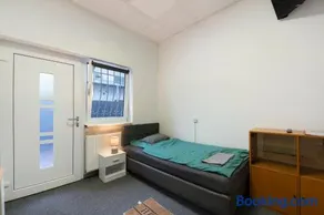 Cozy 2-bed Room With Kitchen W2 - Image 5