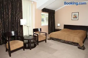 Lavina Park Hotel - Image 4
