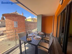 Appartement de vacances climatisé avec terrasse et garage au cœur du centre historique de Fréjus - Image 1