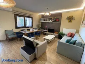 TwinStars apartment with courtyard and view - Image 1