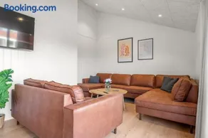 Lovely 16-Person Luxury House With Activity Room, Outdoor Hot Tub And Outdoor Sauna - Image 3