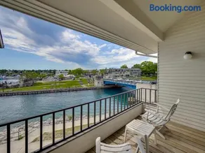 358 Edgewater Inn - Image 1