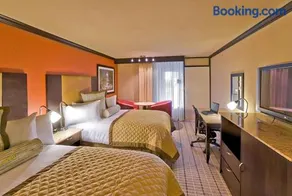 DELSOL Hotel Suites OKC Airport, Event Center, indoor Pool and Kids Arcade, 5 Min from Paycom, Fairgrounds - Image 4