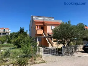 Apartments Nirvana Srima 10 metres from Beach - Image 3